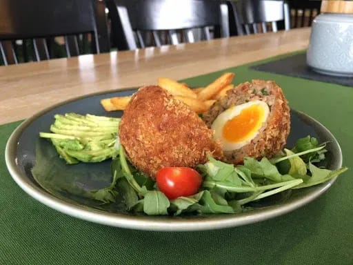 Salt & Swing Clubhouse Cafe