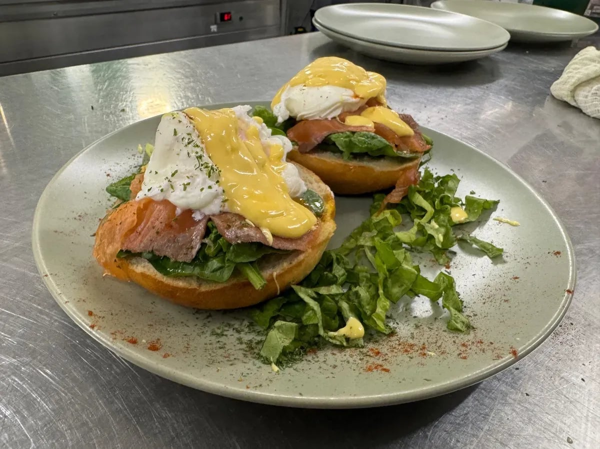 Eggs Benedict or Royale